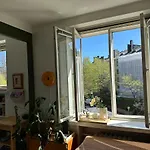 Cozy With Amazing Location